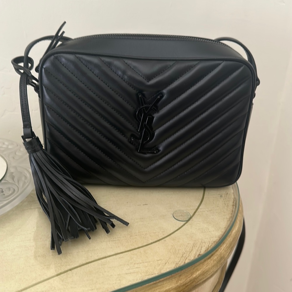 YSL QUILTED CAMERA BAG (like new, authentic)
